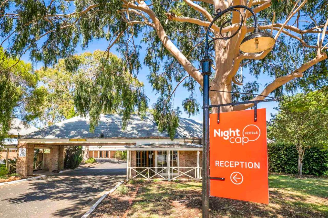 Nightcap At Macquarie Inn Даббо Экстерьер фото